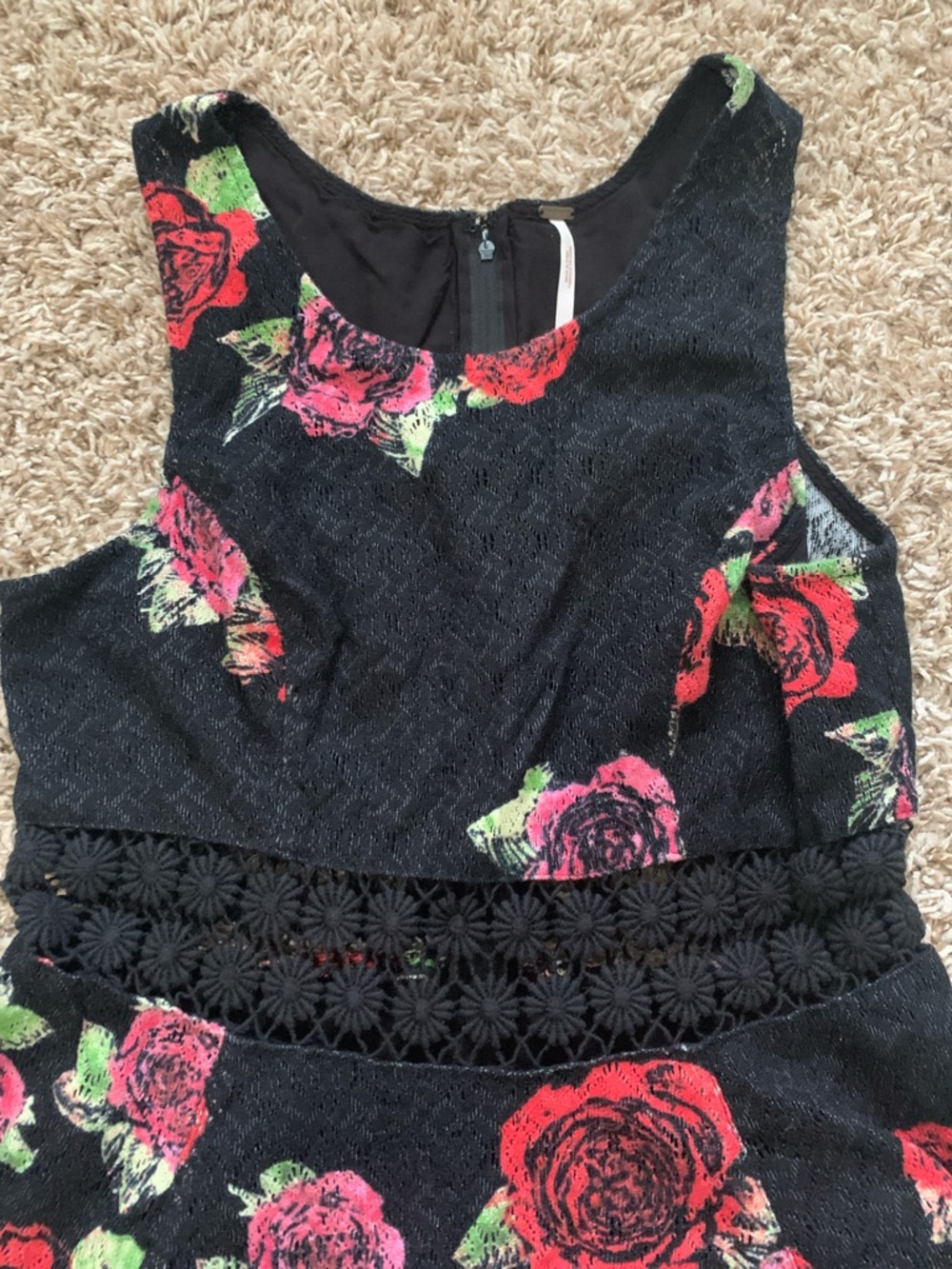 Free People Women’s Black Lace Rose Floral Mini Sleeveless Skater Dress Size 8 - Picture 4 of 12